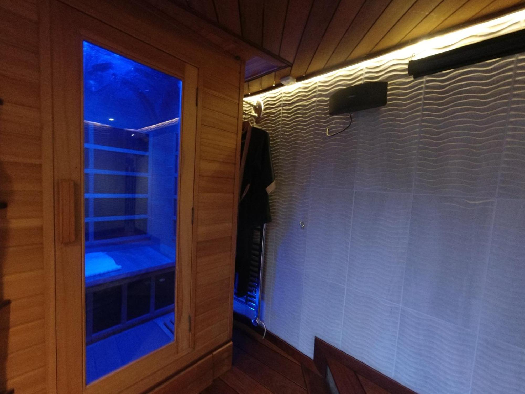 Holiday home The Silver Bullet - Secluded Urban Oasis