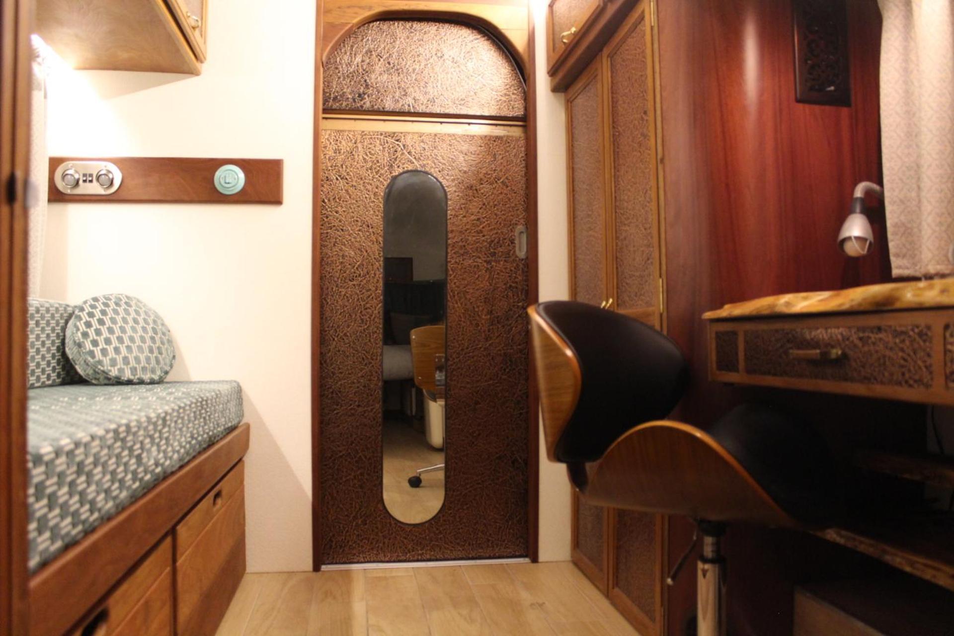 The Silver Bullet - Secluded Urban Oasis Holiday home London
