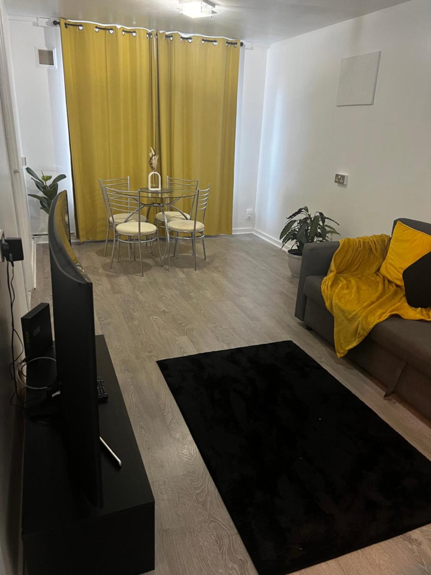 Stylish Near Excel London- Sleeps 4! Apartment