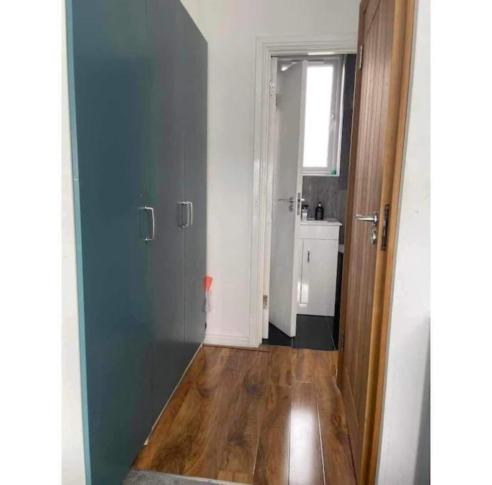 Dollis Hill One Bedroom Nw2 * London