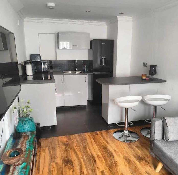 Dollis Hill One Bedroom Nw2 * London