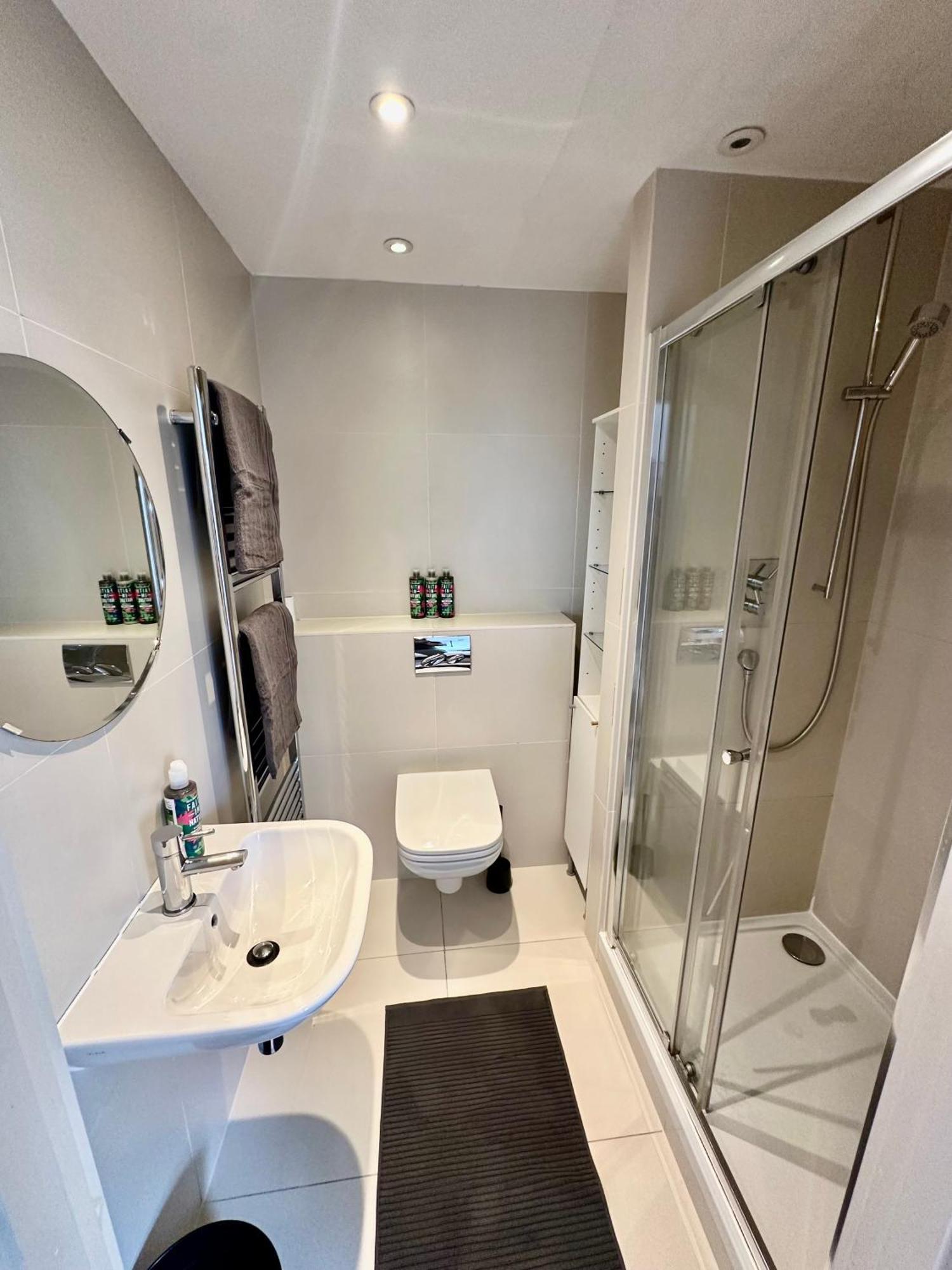 Apartment Large, Family Friendly 3-bed Flat In Wood London
