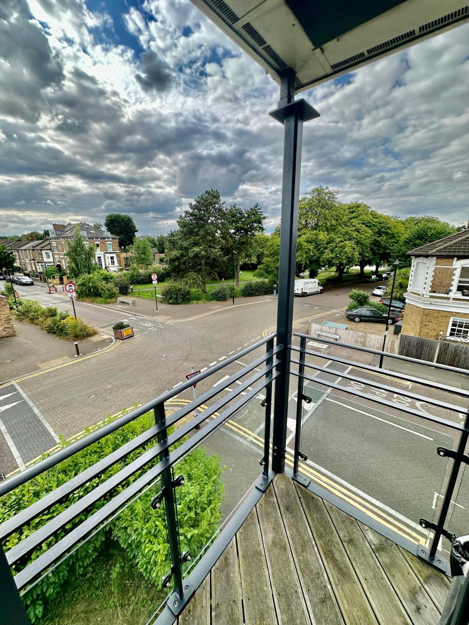 Apartment Large, Family Friendly 3-bed Flat In Wood