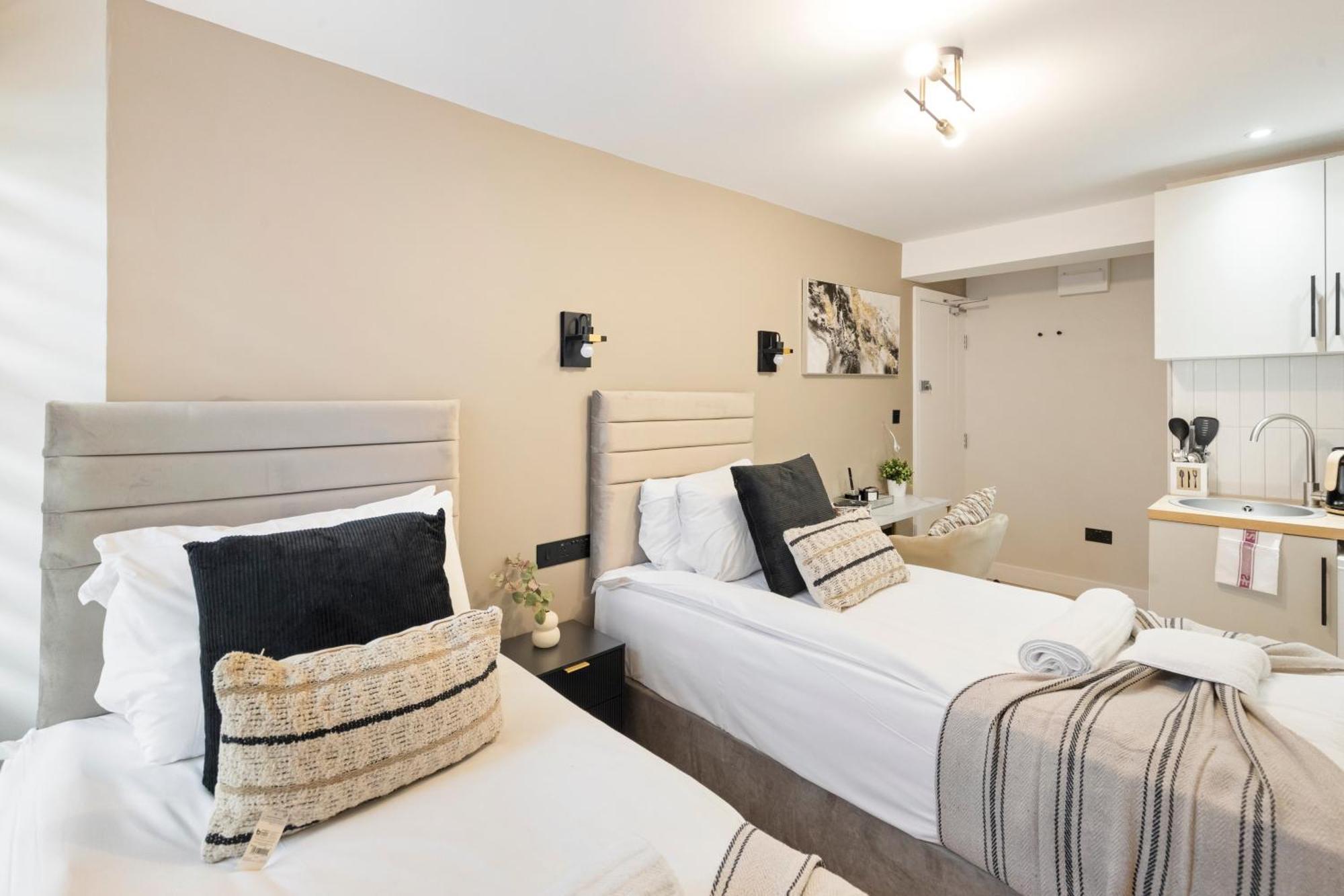 Urban Duo Escape: Trendy With Twin Beds Appartement