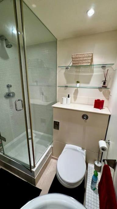 Vibrant Riverside Canary Wharf Appartement