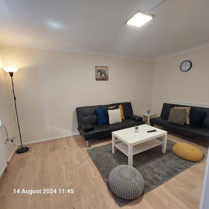 3 Bedroom House In Beckton Vakantiehuis