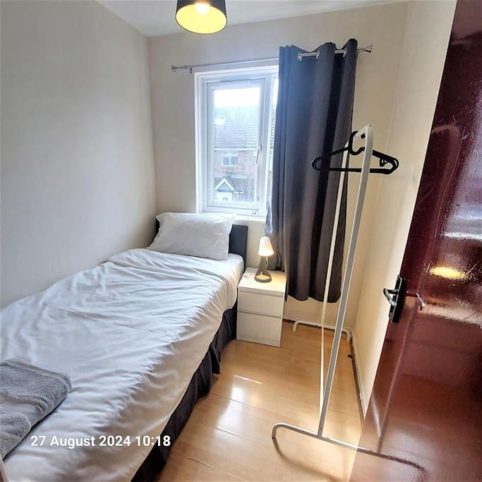 Vakantiehuis 3 Bedroom House In Beckton *