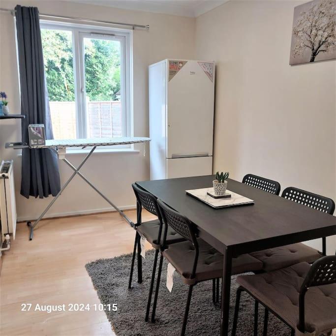 3 Bedroom House In Beckton Londen