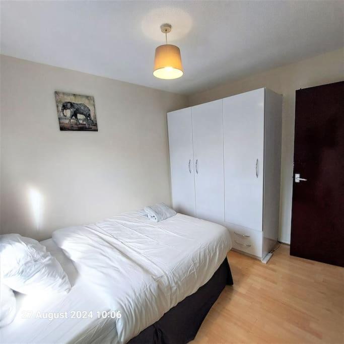 3 Bedroom House In Beckton Vakantiehuis
