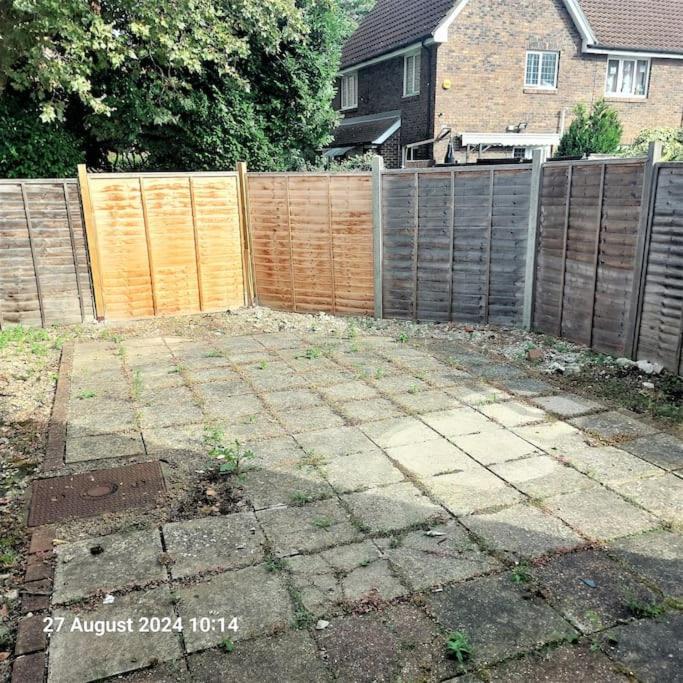 Vakantiehuis 3 Bedroom House In Beckton