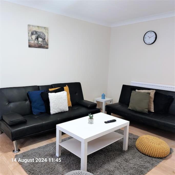 3 Bedroom House In Beckton Vakantiehuis Londen