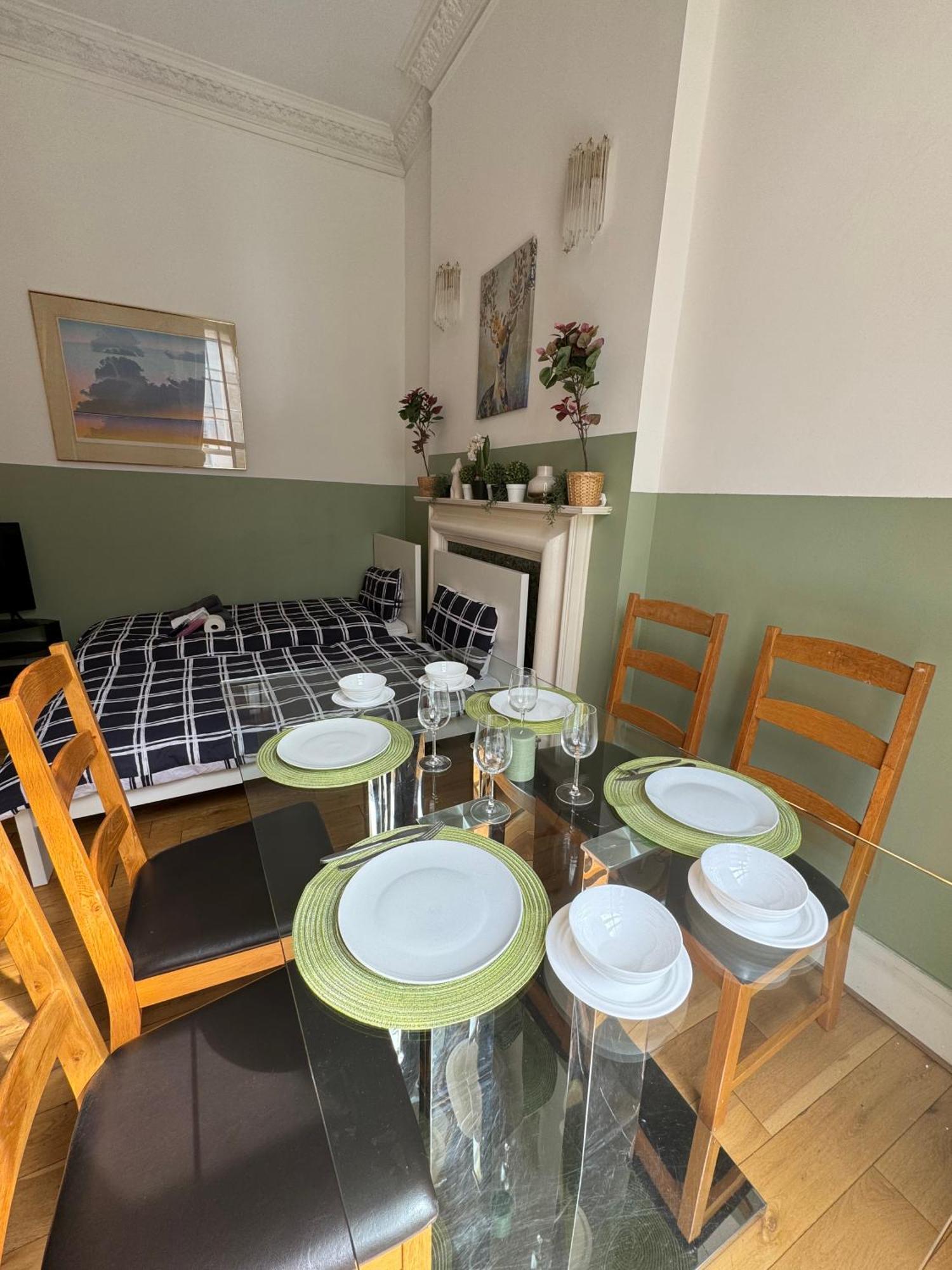 Lägenhet And Affordable Flat For 6 People In Zone 1 - Baker Street - With Breakfast Included