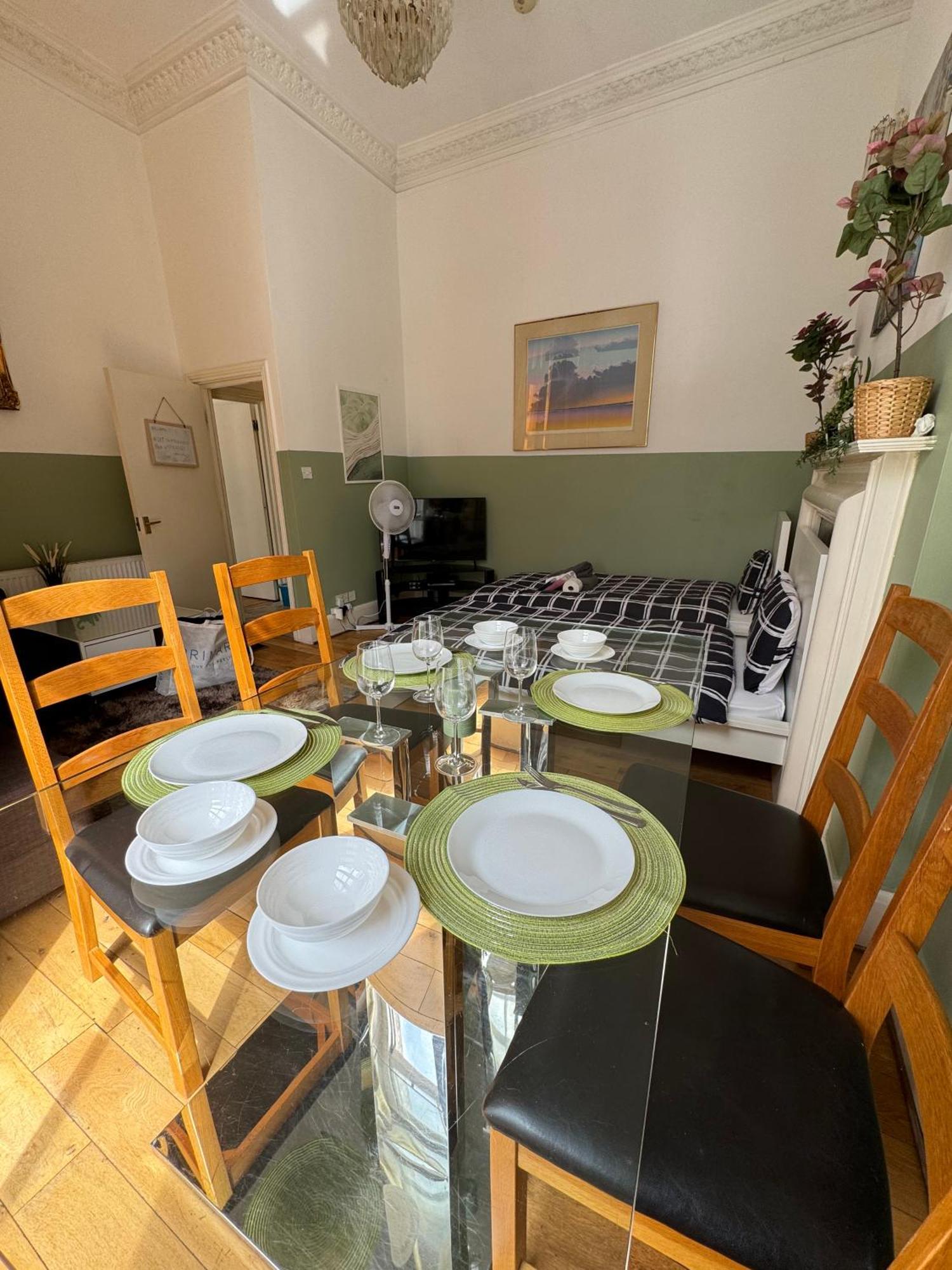 Lägenhet And Affordable Flat For 6 People In Zone 1 - Baker Street - With Breakfast Included *