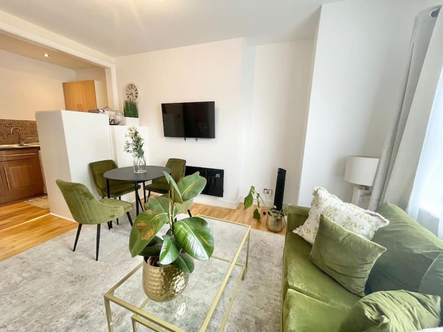 Lovely 1bdr Flat Next To Earls Court Station Appartamento