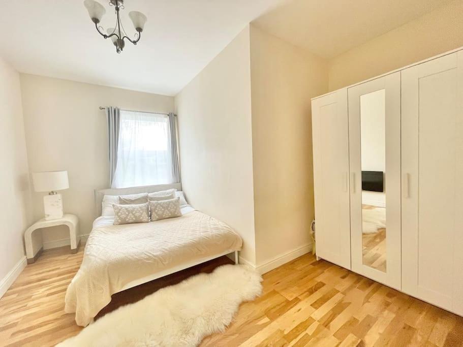 Lovely 1bdr Flat Next To Earls Court Station Londra