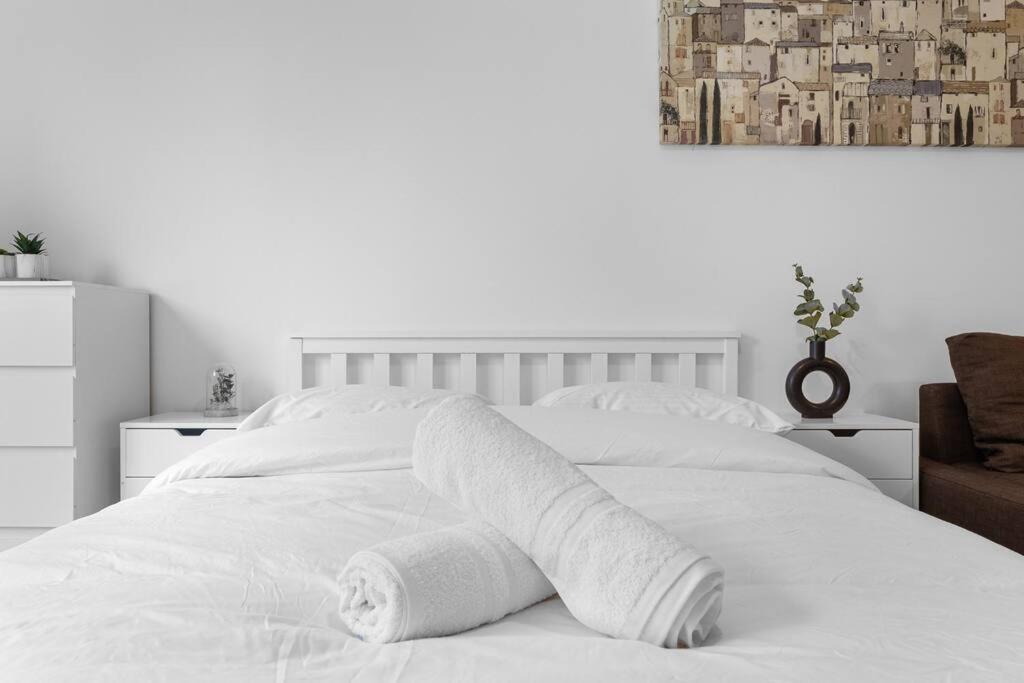 Appartamento Spacious Sleep 14 - 1 Min From Tooting Station Mr3 Londra