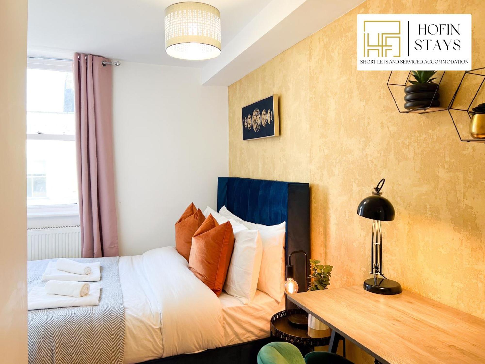 Last-minute Reserve L Premium On 2 Double Bed For 6 Guests L Deals L Hofin Short Lets & Serviced Londen