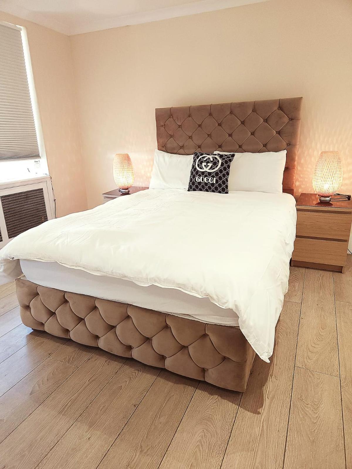 Renovu Premium Homes In Kensington Apartment *