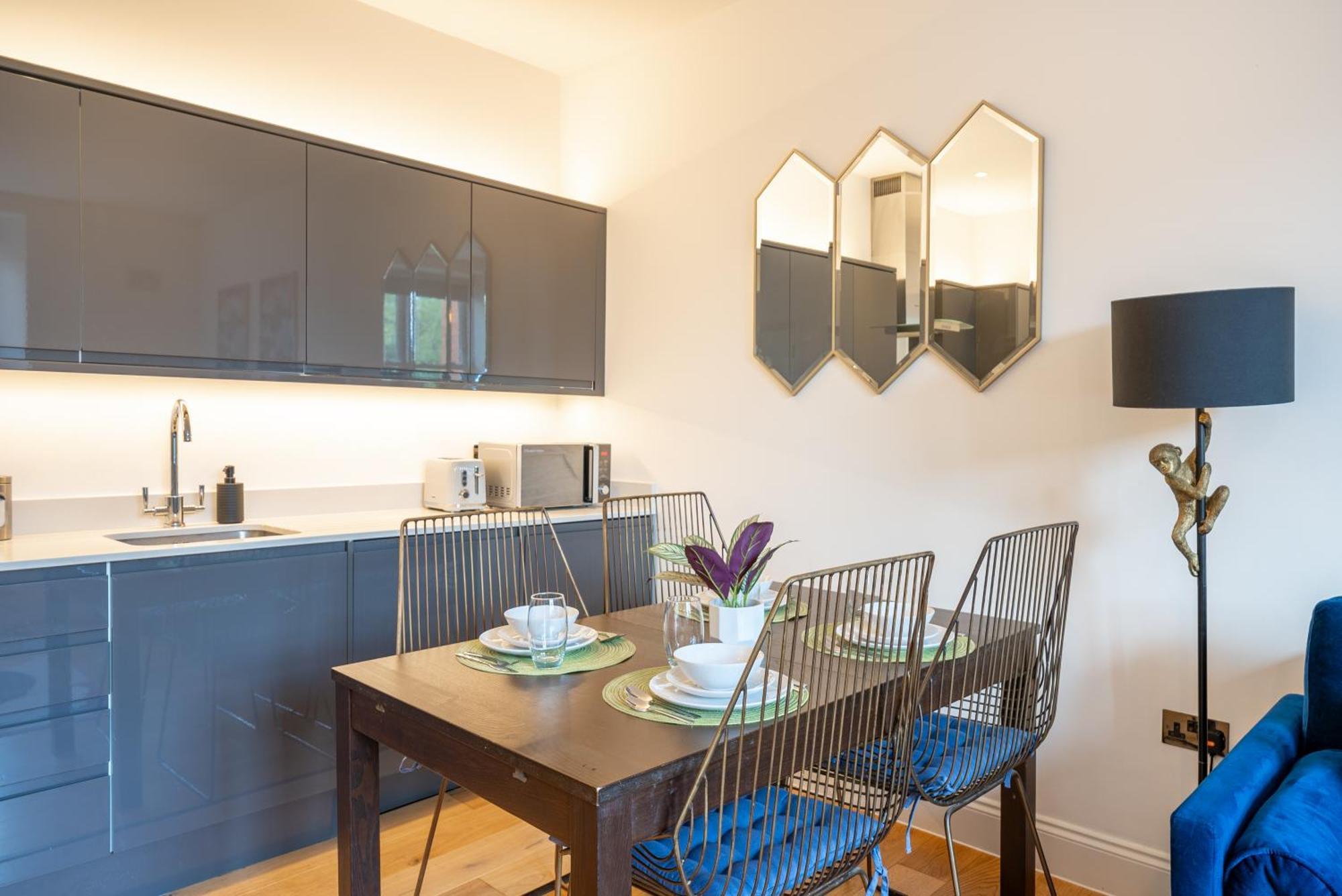 Artsy Serviced - Ealing * London