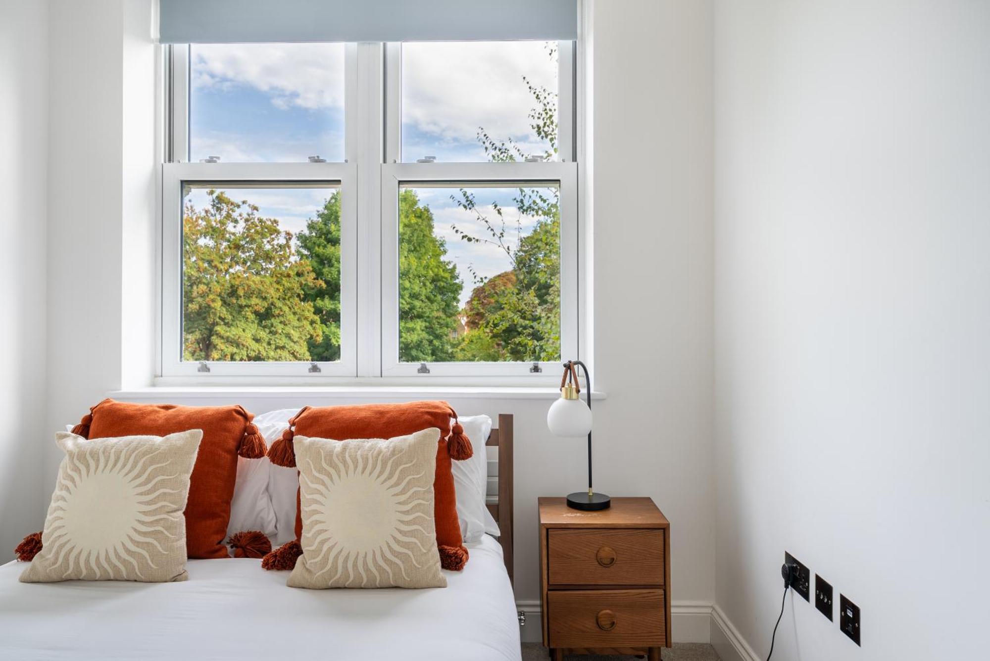 Artsy Serviced - Ealing * London