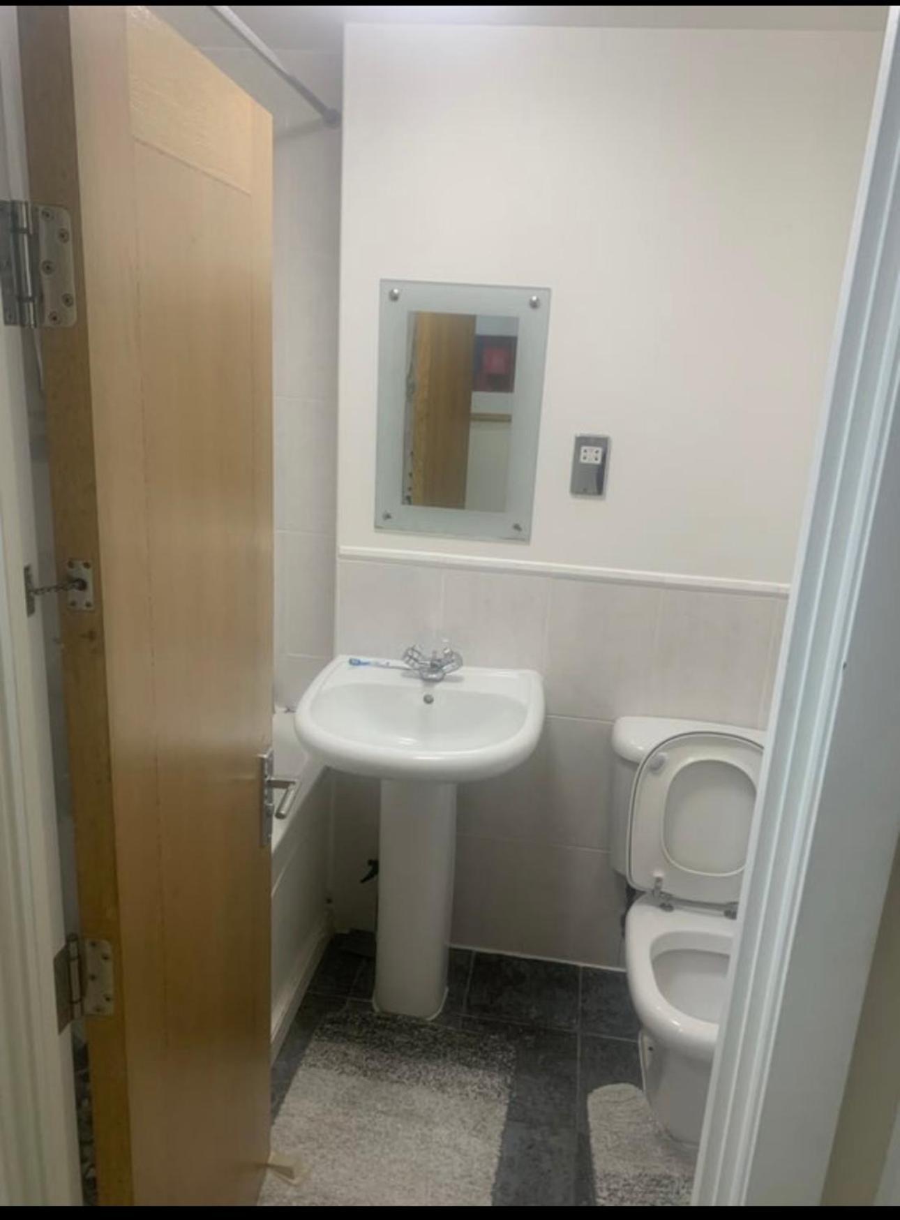 Budget,cosy Double Bedroom - Shared Bathroom Privatunterkunft