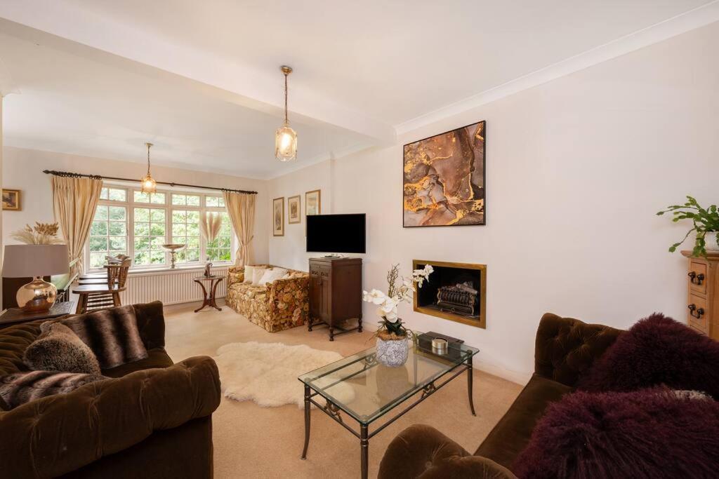 5 Bed With Private Parking - 25 Mins To Londen