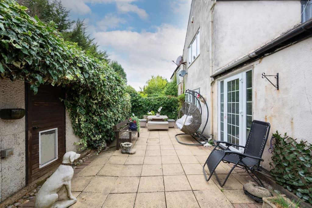 5 Bed With Private Parking - 25 Mins To * Londen