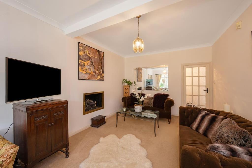 Appartement 5 Bed With Private Parking - 25 Mins To *