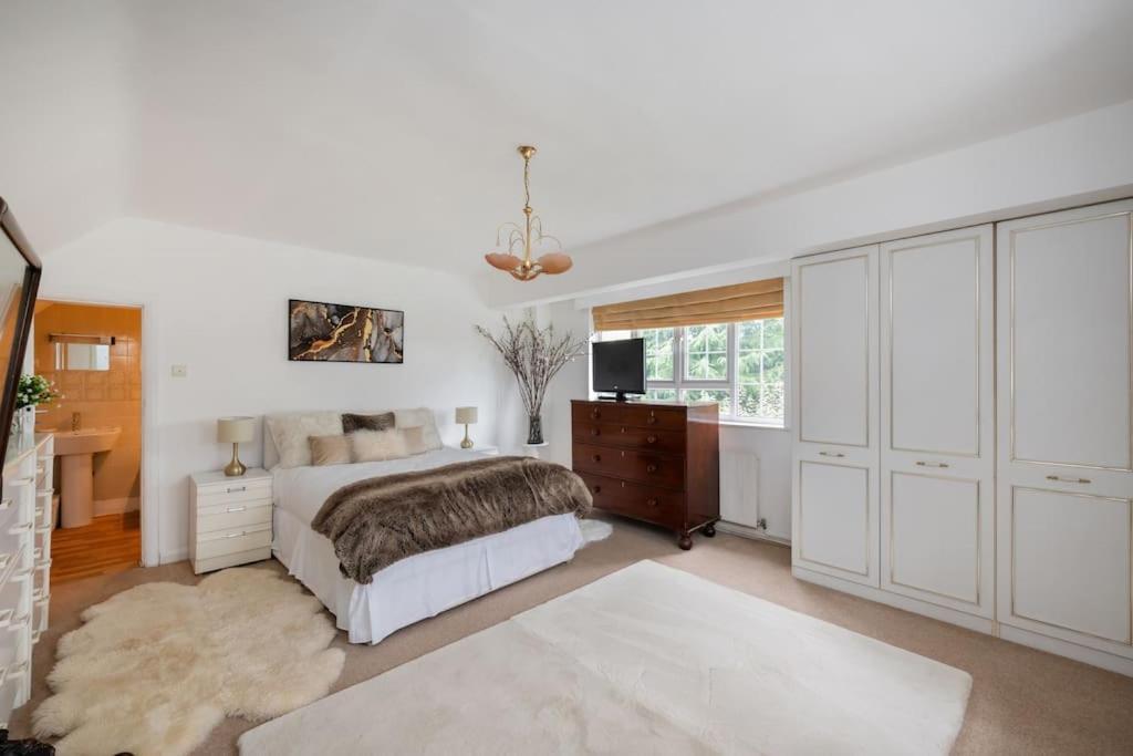 5 Bed With Private Parking - 25 Mins To Appartement *