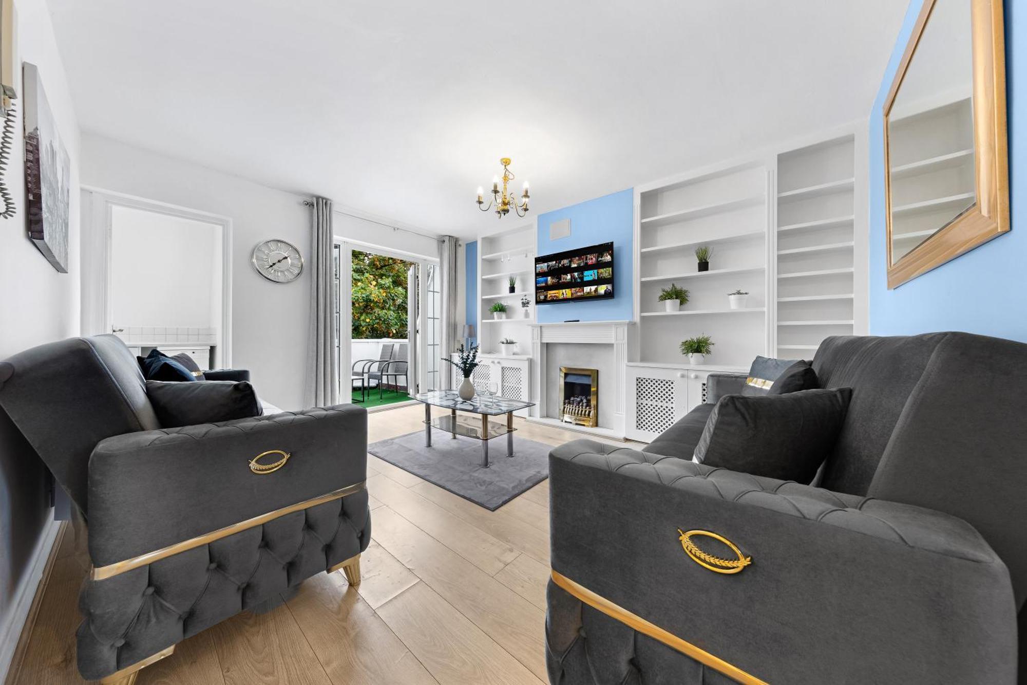 Appartement Newly Renovated Kensington 2 Bedroom With Balcony Near Harrods Sleeps 6, 2 Min Walk From Station Londen