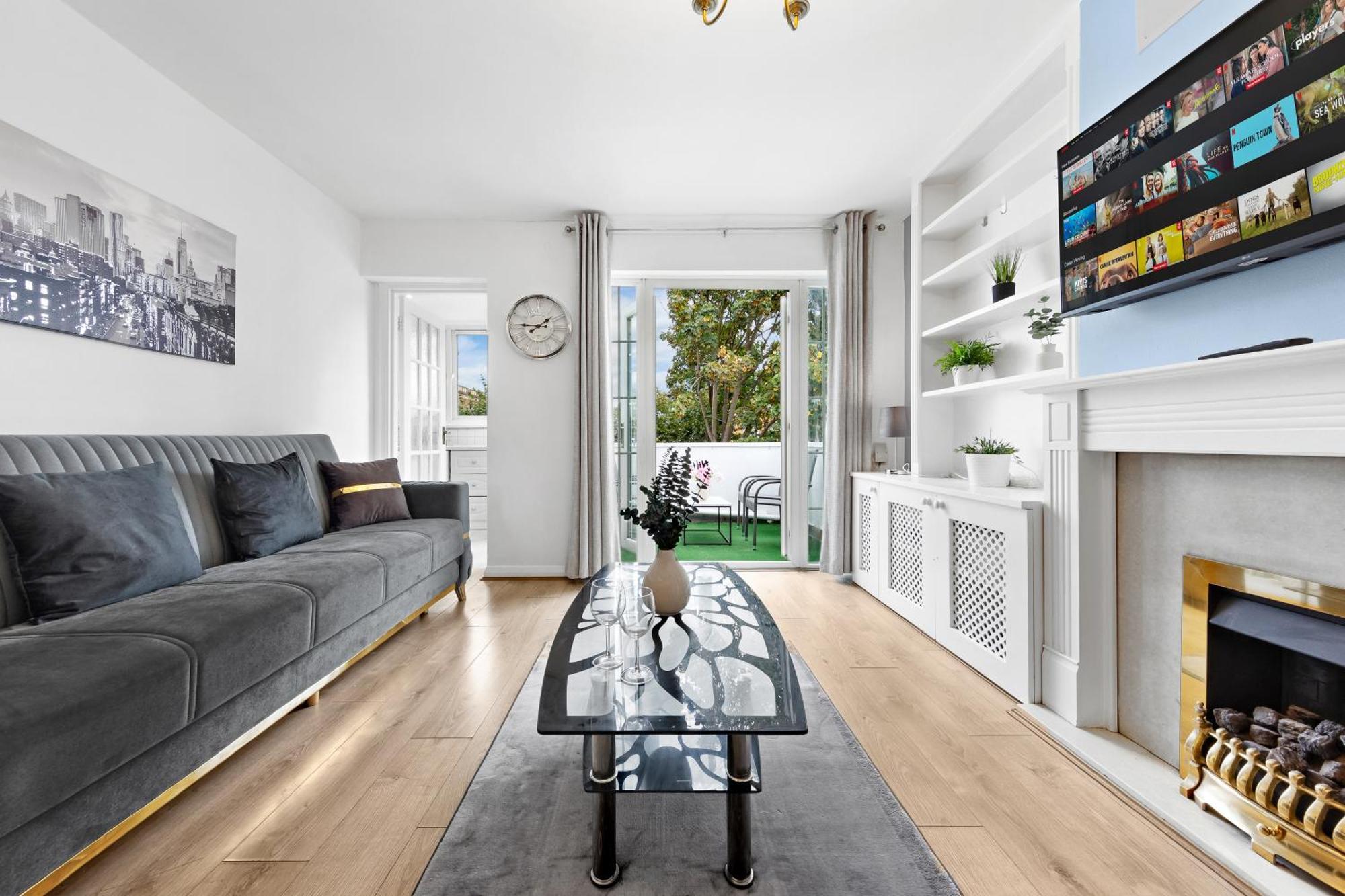 Appartement Newly Renovated Kensington 2 Bedroom With Balcony Near Harrods Sleeps 6, 2 Min Walk From Station *