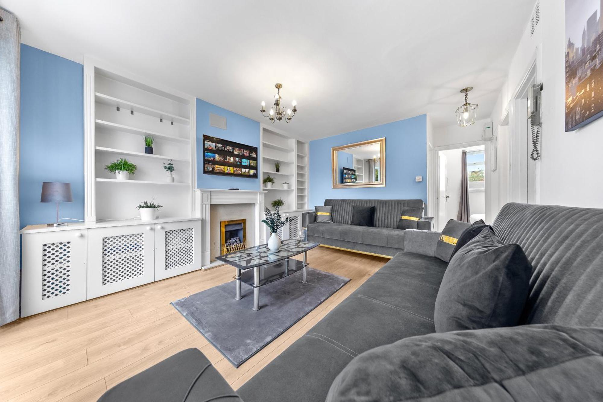Appartement Newly Renovated Kensington 2 Bedroom With Balcony Near Harrods Sleeps 6, 2 Min Walk From Station Londen