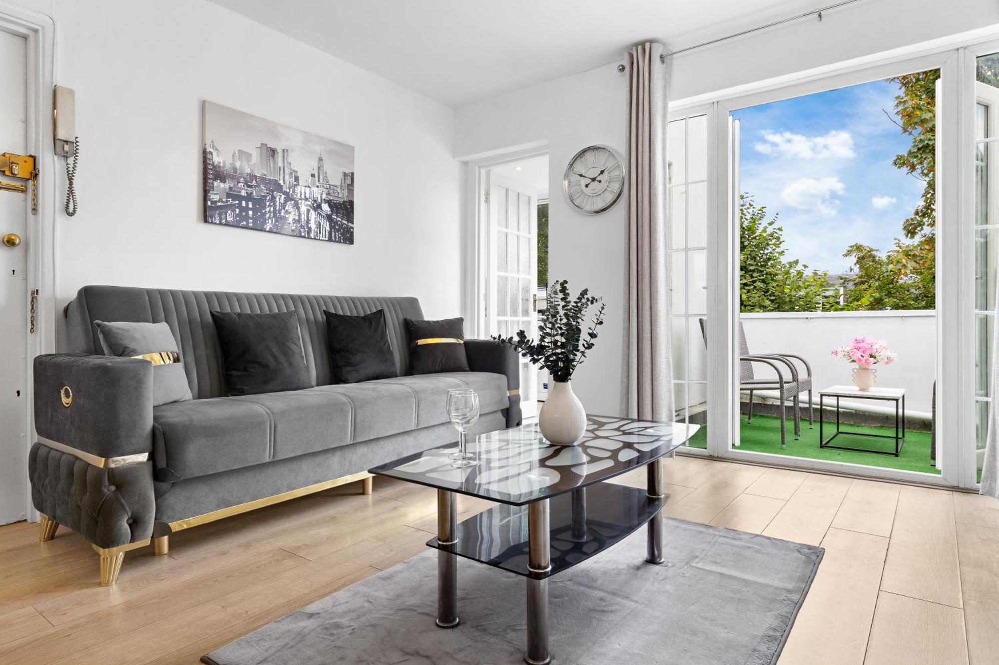 Appartement Newly Renovated Kensington 2 Bedroom With Balcony Near Harrods Sleeps 6, 2 Min Walk From Station