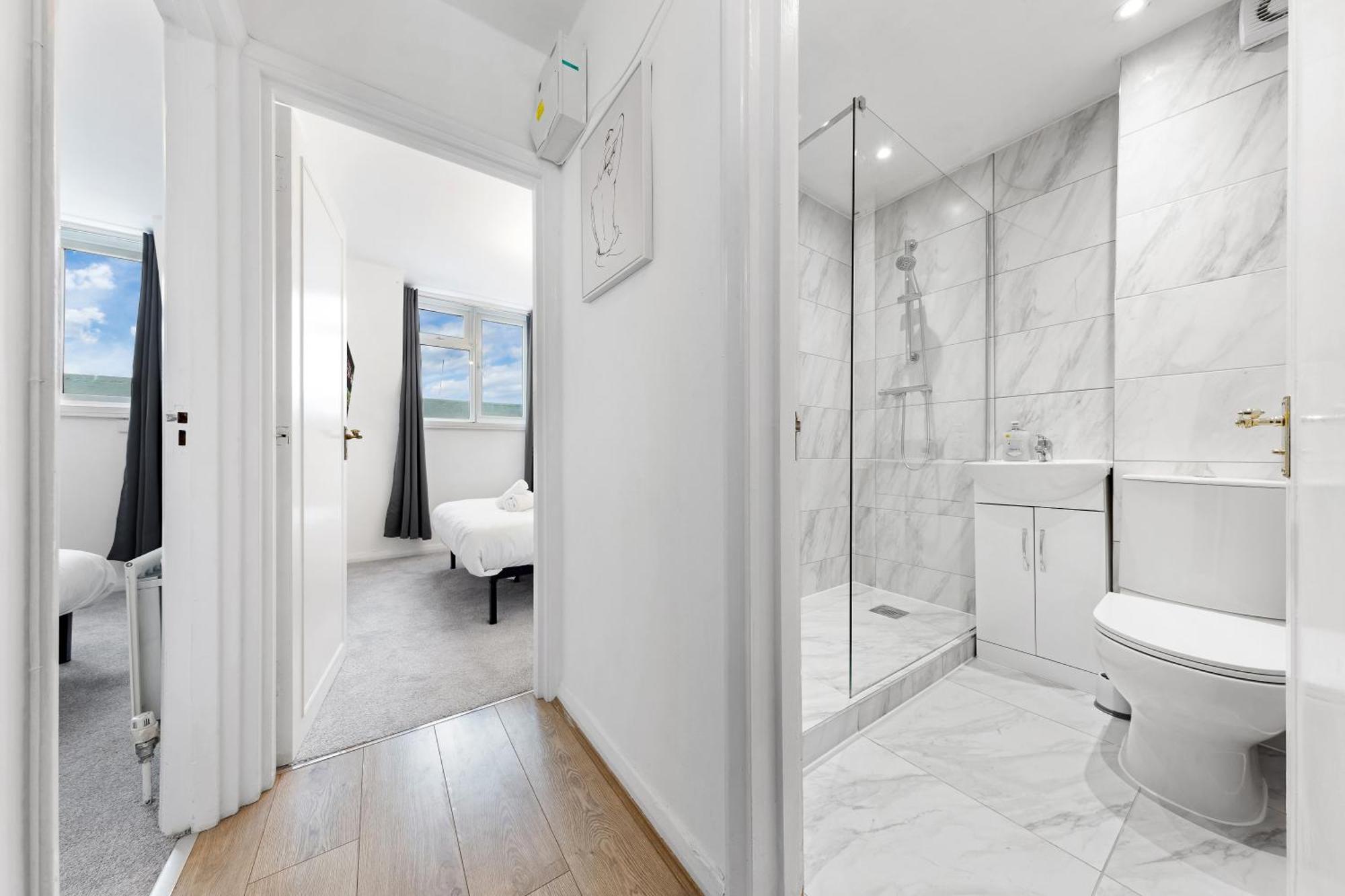 Appartement Newly Renovated Kensington 2 Bedroom With Balcony Near Harrods Sleeps 6, 2 Min Walk From Station Londen