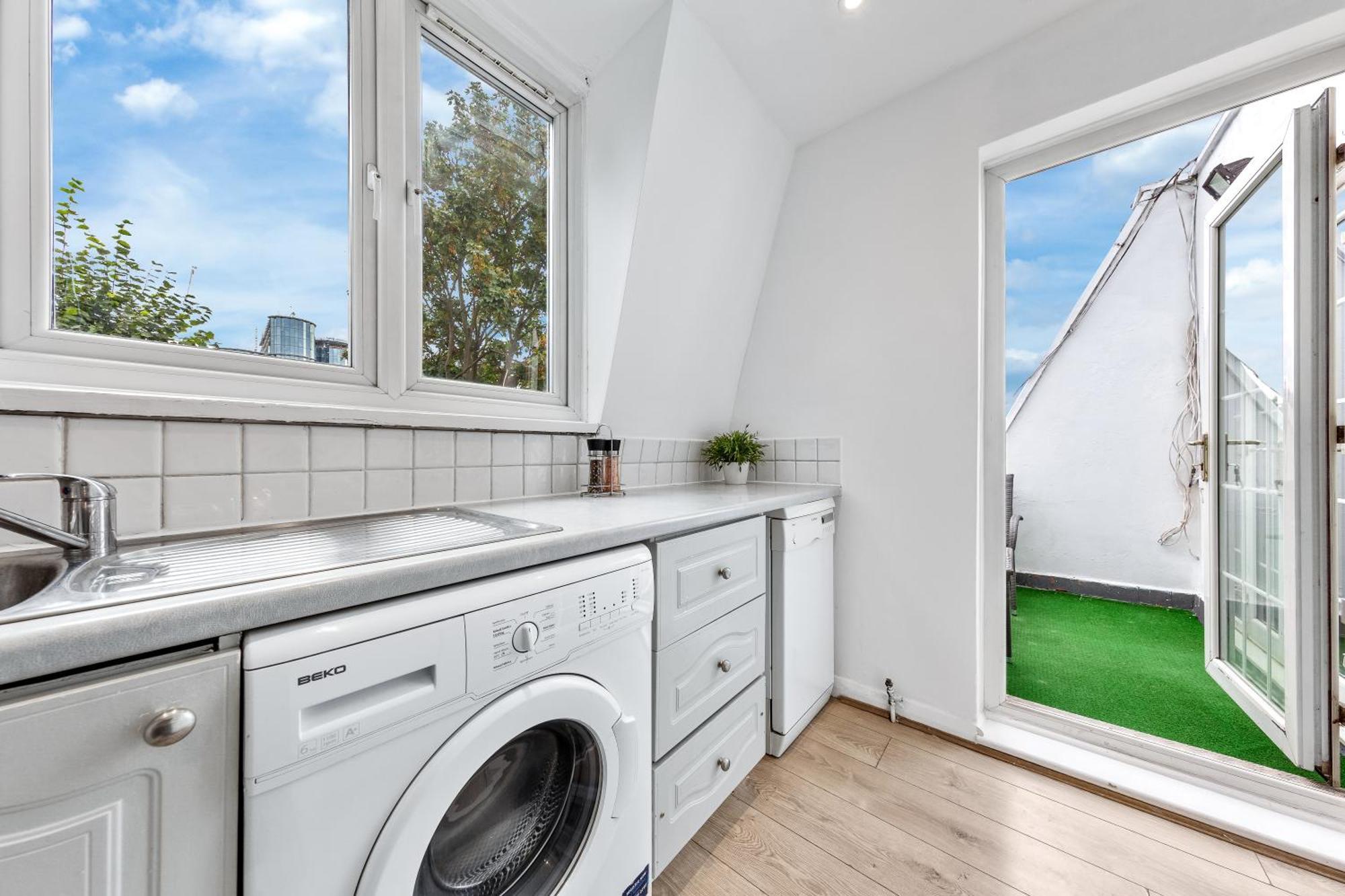 Appartement Newly Renovated Kensington 2 Bedroom With Balcony Near Harrods Sleeps 6, 2 Min Walk From Station