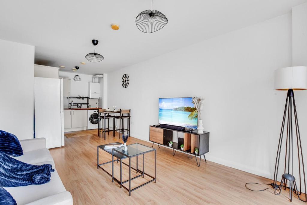 Graceful - Self Contained Spacious 2 Bed Stratford Lägenhet