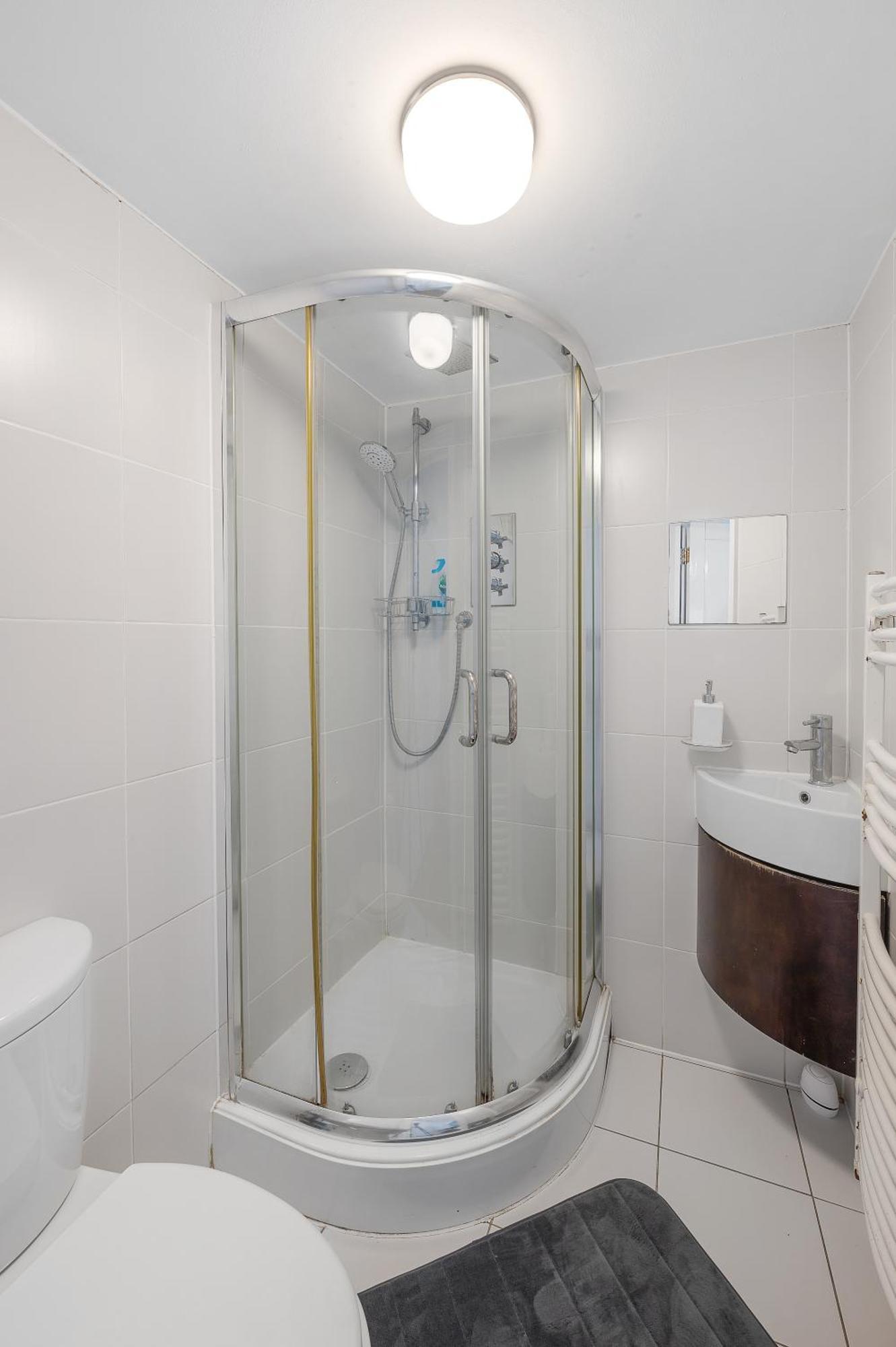 Apartment Bright And Spacious 2 Bedroom Flat With Ensuite Bathrooms In London Se5 London
