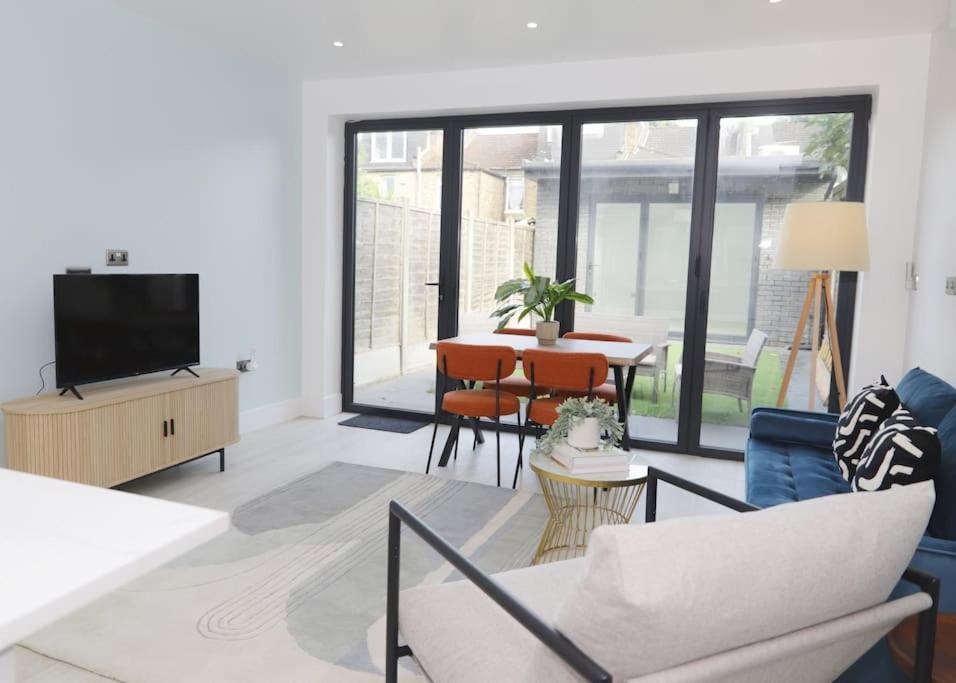 Stylish Flat With Garden, Close To Lägenhet London