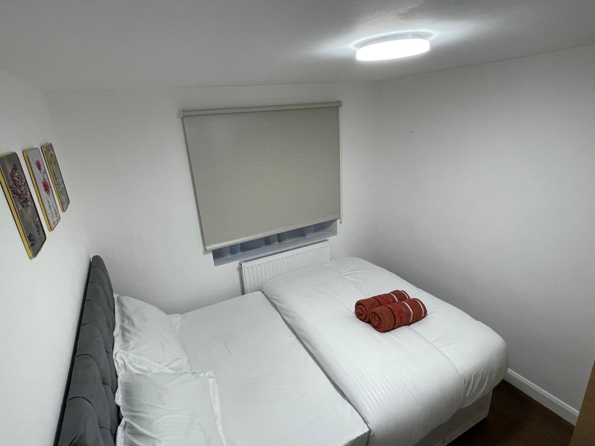 Two Bedroom Central Location Modern Flat Stratford Apartment London