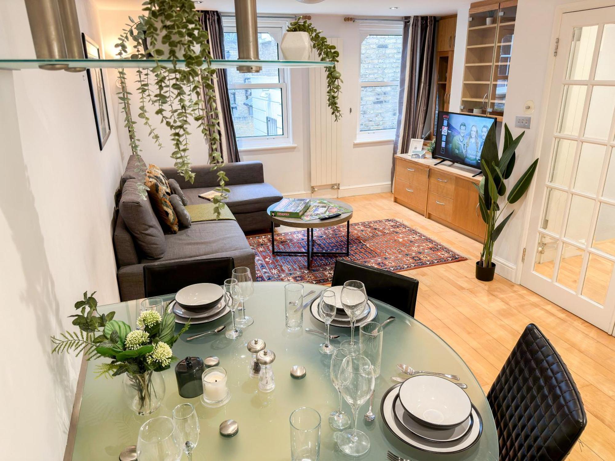 Detached House With Free Parking In Little Venice Near Paddington Hyde Park London