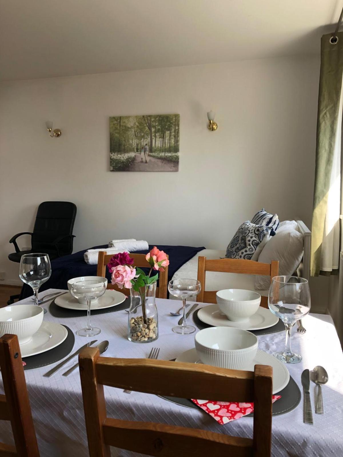 Comfy Entire Flat With View Balcony In Regents Park, Camden, * London