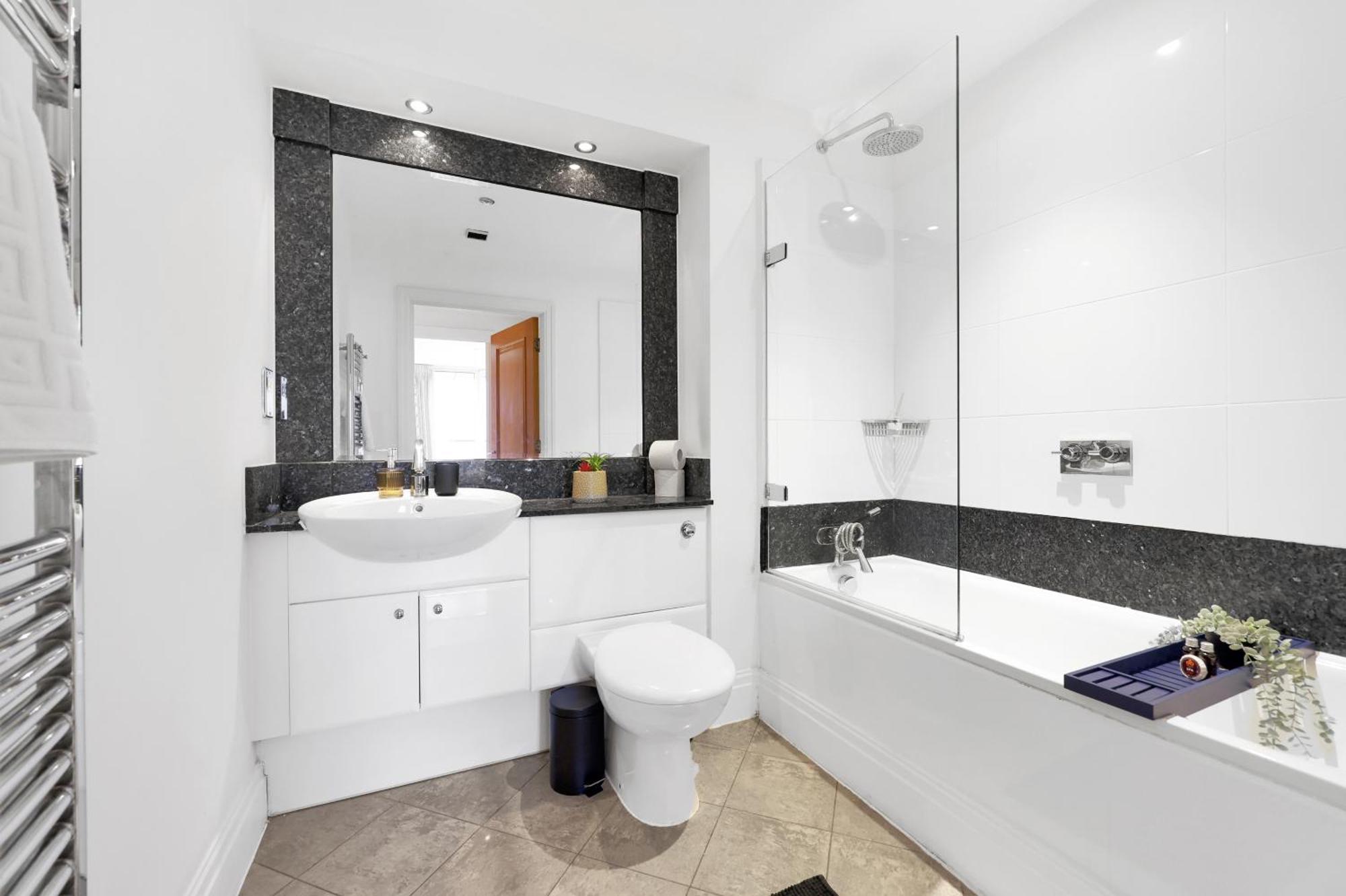 Sleeps 8, Parking, River Views, Chelsea 3 Bdr Appartement