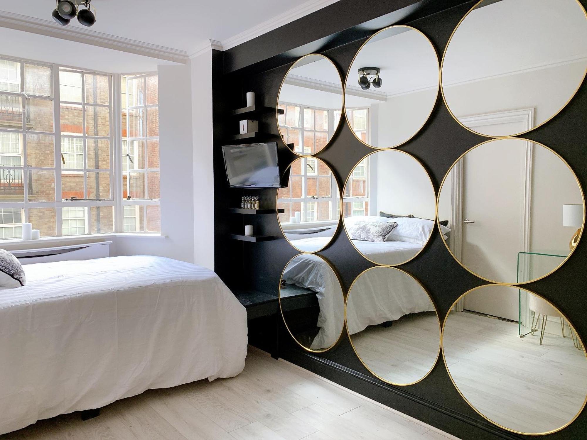 South Kensington, Piccolo Paradiso