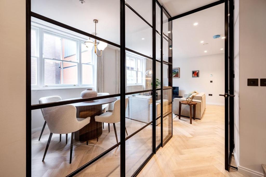 Covent Garden 2 Bed 2 Bath Duplex Lägenhet London