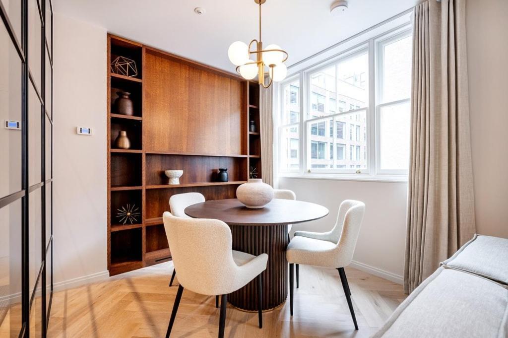 Covent Garden 2 Bed 2 Bath Duplex Lägenhet *