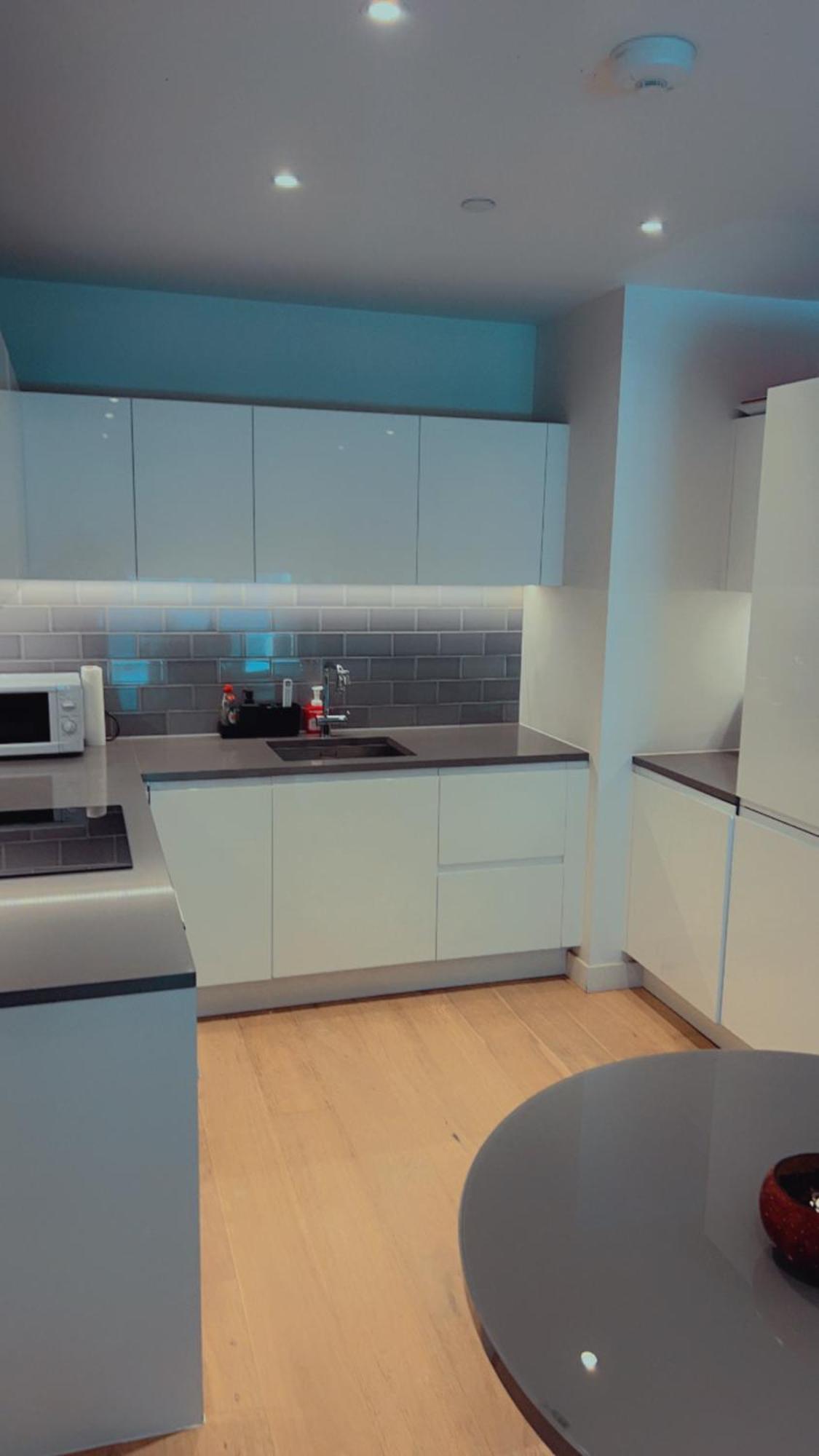 Apartment Luxe 2 Bedroom And Sofa Bed - Up To 6 Guests London