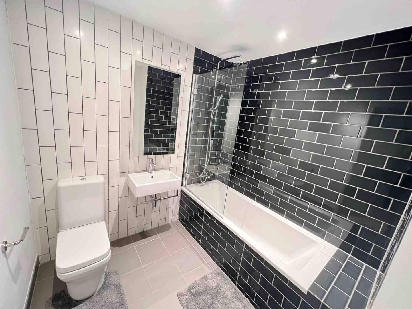 Luxe 2 Bedroom And Sofa Bed - Up To 6 Guests London