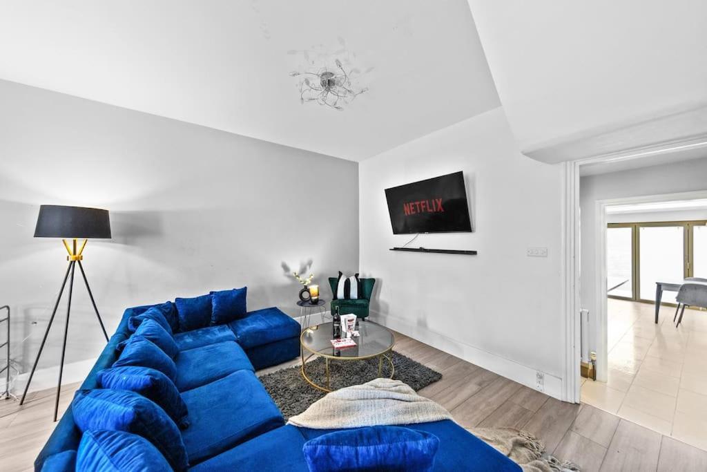 Charming Leytonstone 5 Bed - Apartment *