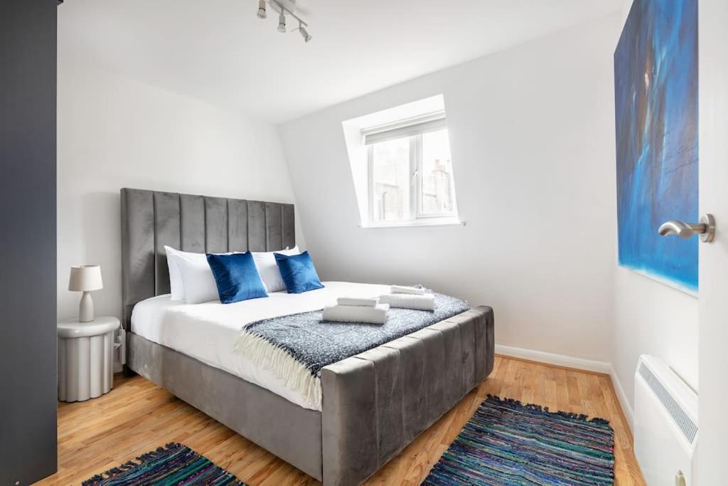 Bright N' Charming Air Conditioned Two Bed In Heart Of Lejlighed