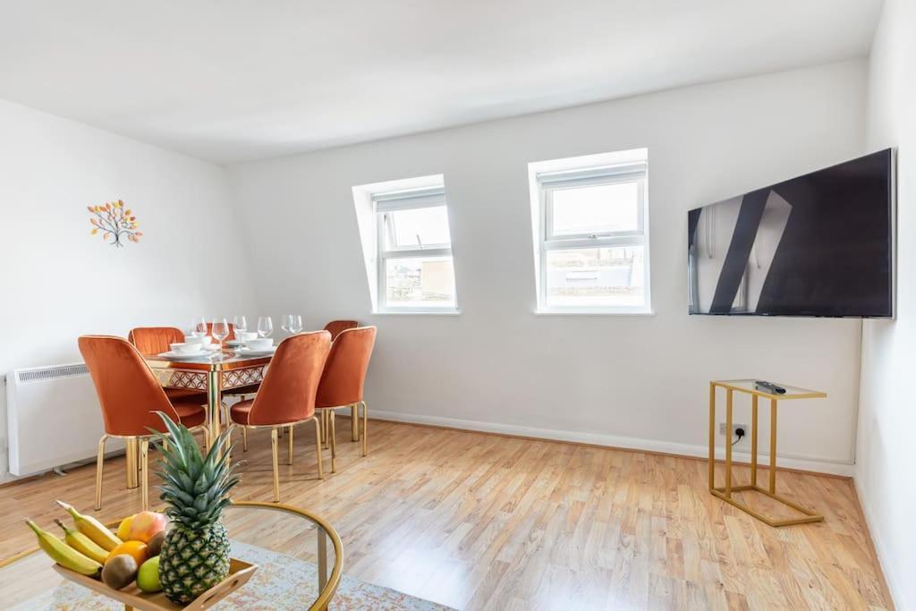 Bright N' Charming Air Conditioned Two Bed In Heart Of Lejlighed *